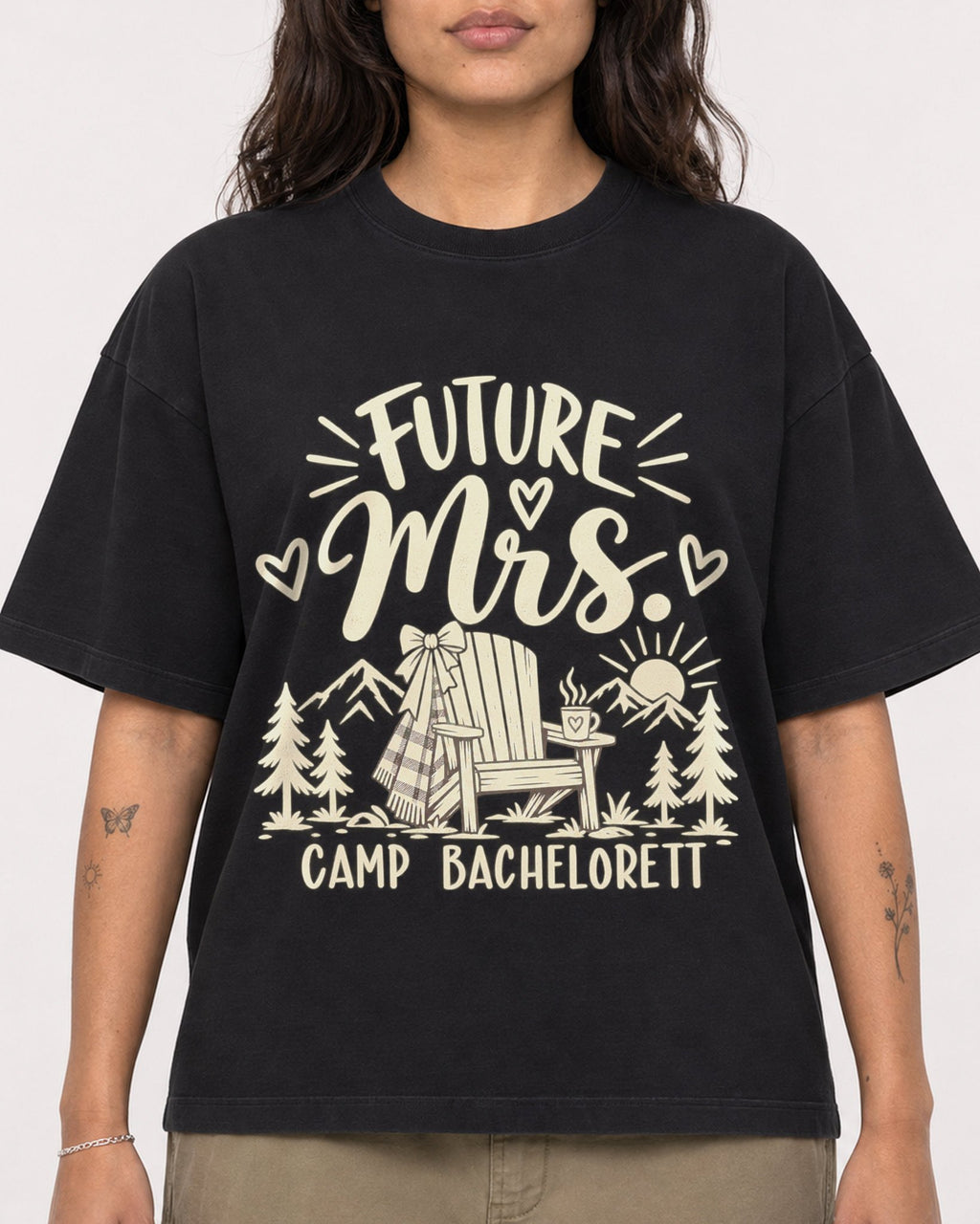 Mockup Boxy Heavyweight Tee Black female close-up 06