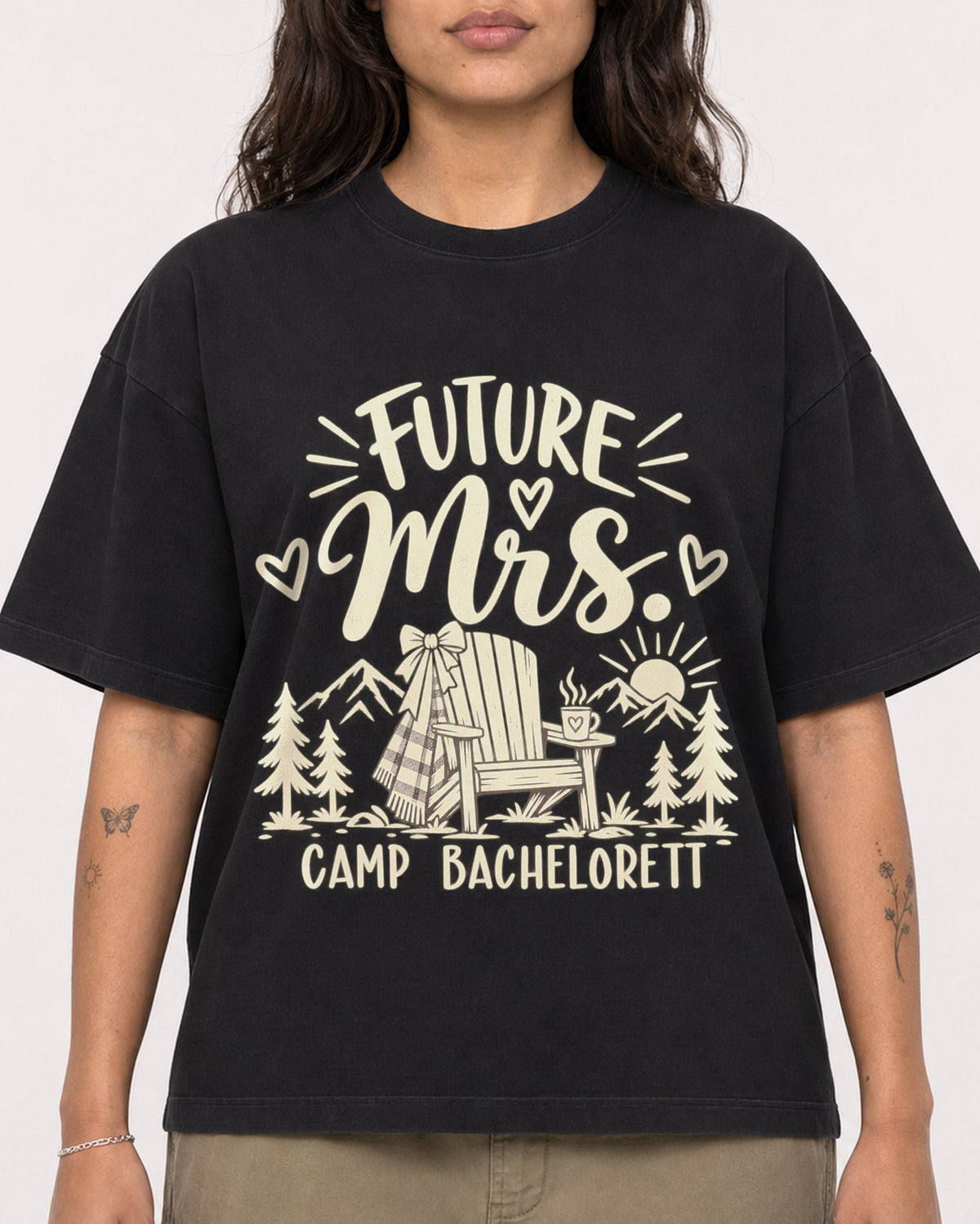 Mockup Boxy Heavyweight Tee Black female close-up 06
