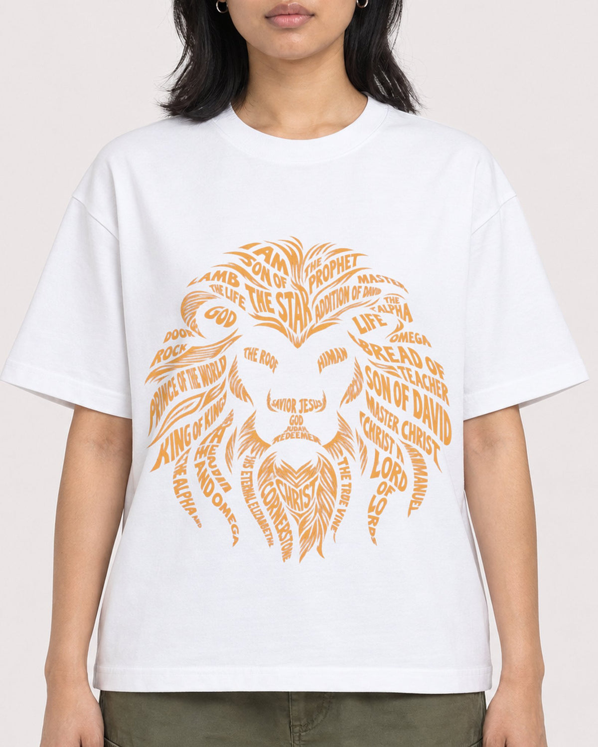Mockup Boxy Heavyweight Tee White female close-up 22