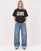 Mockup Boxy Heavyweight Tee Black female full-body 08