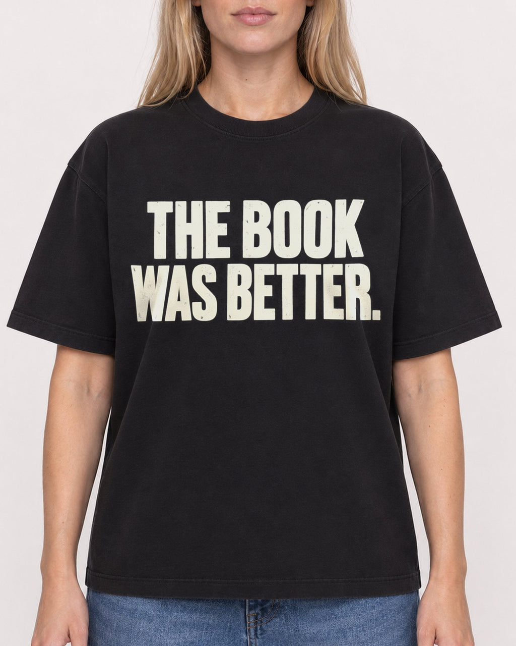 Mockup Boxy Heavyweight Tee Black female close-up 08