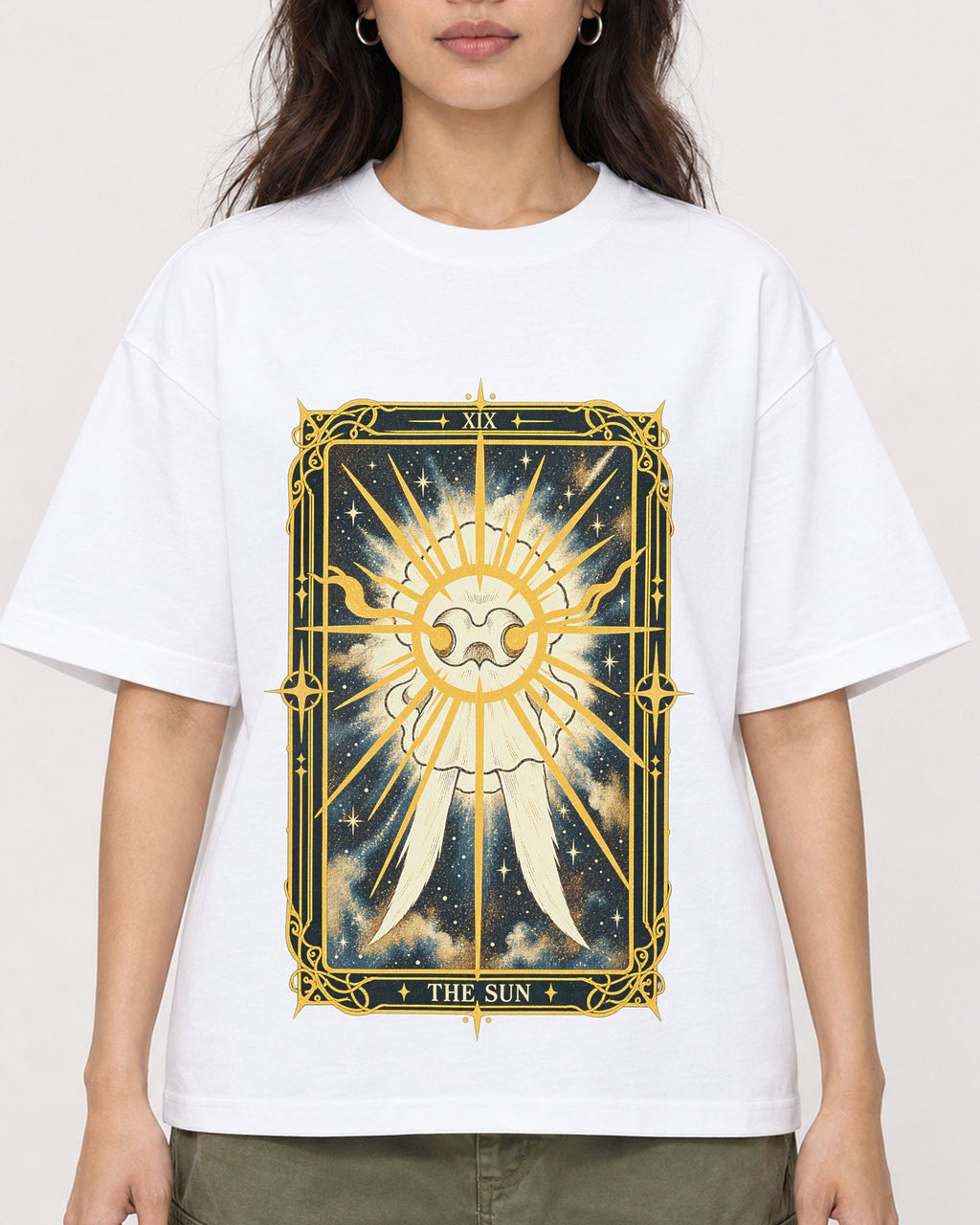 Mockup Boxy Heavyweight Tee White female close-up 02