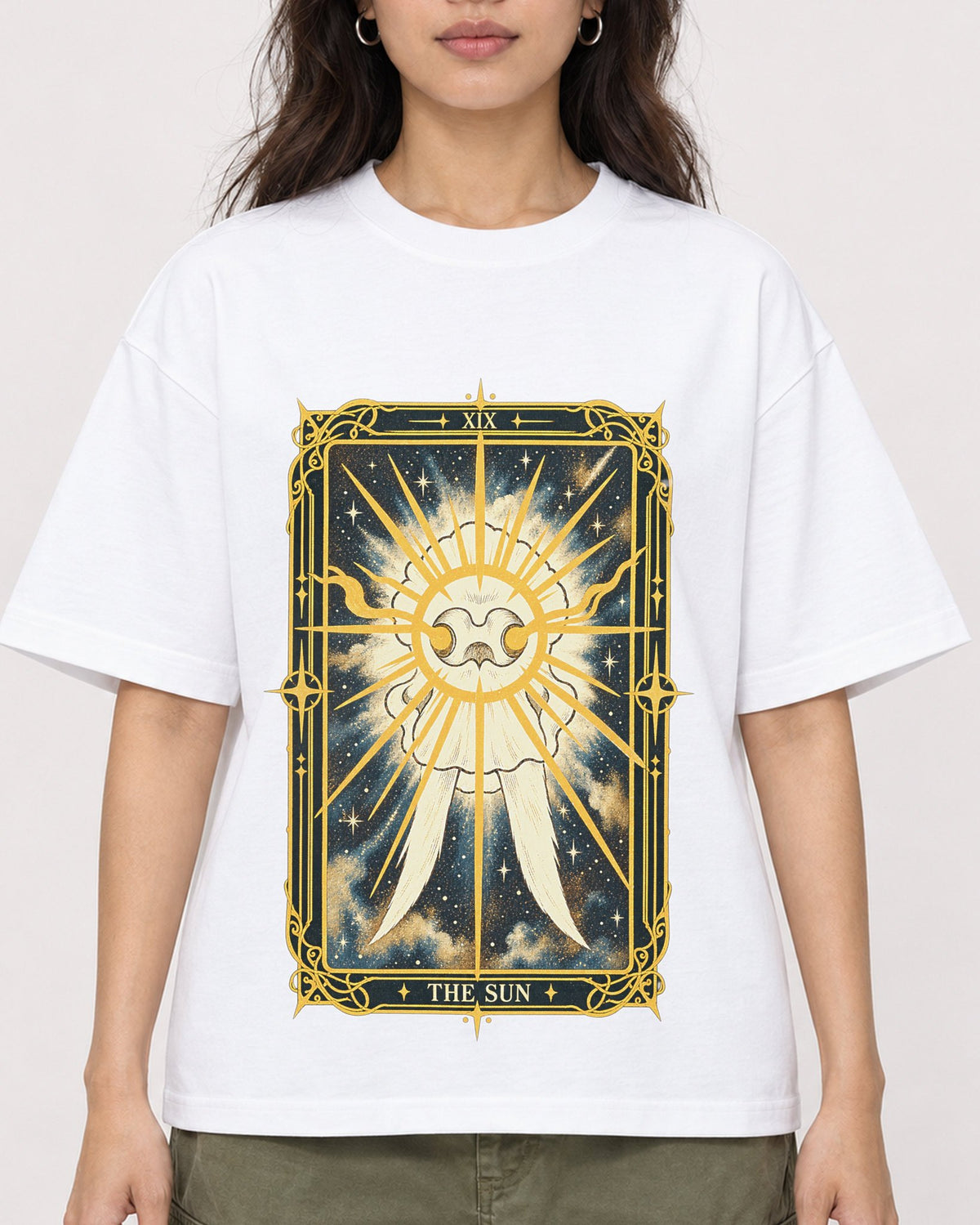 Mockup Boxy Heavyweight Tee White female close-up 02