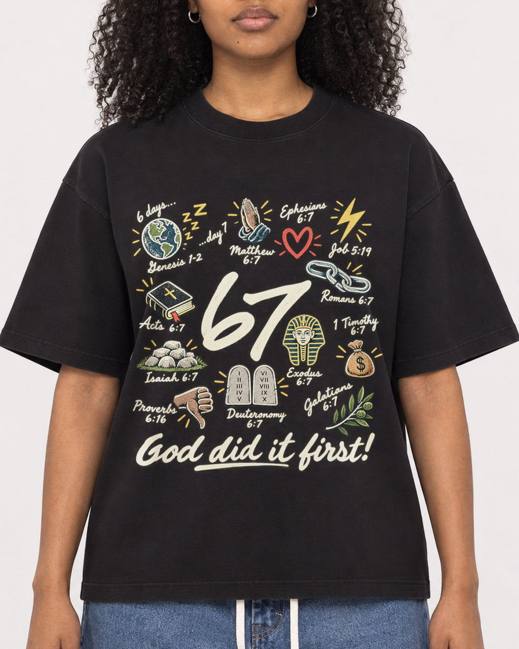 Mockup Boxy Heavyweight Tee Black female close-up 05