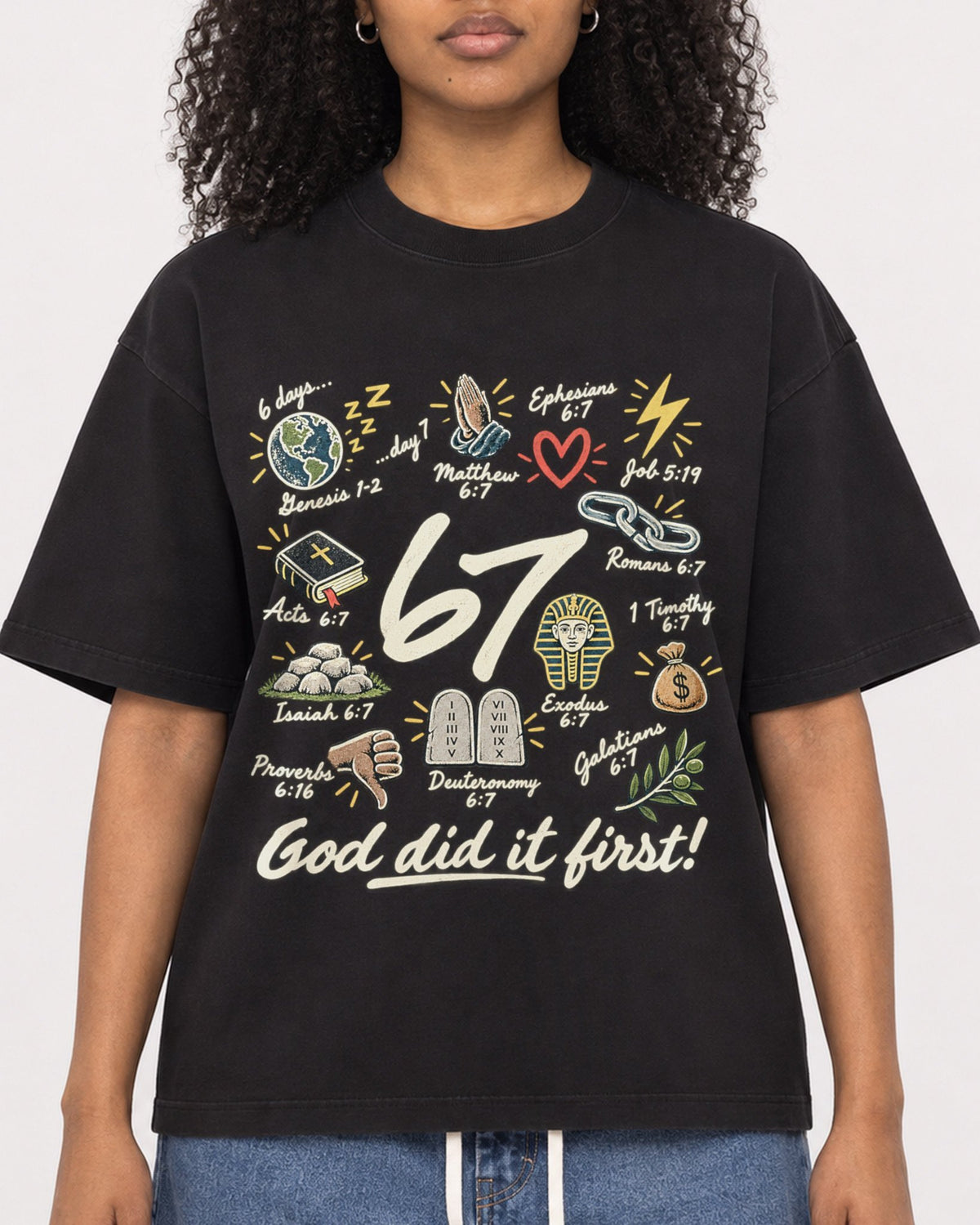 Mockup Boxy Heavyweight Tee Black female close-up 05