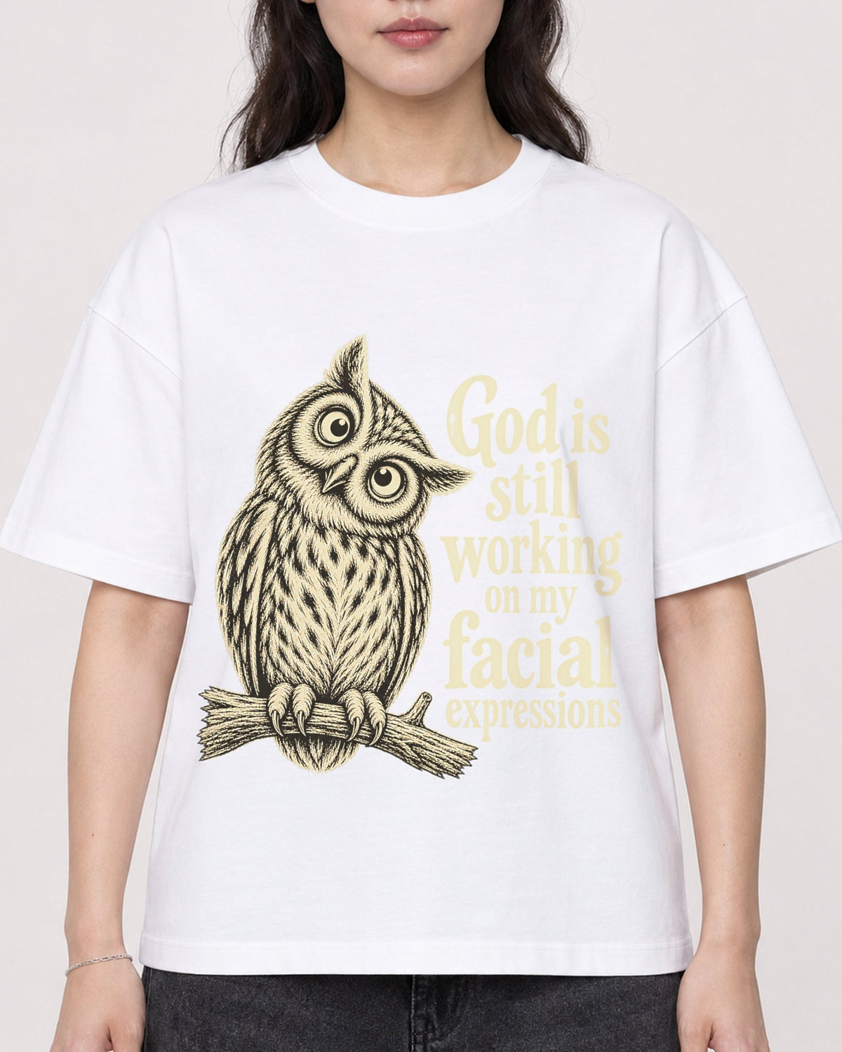Mockup Boxy Heavyweight Tee White female close-up 03