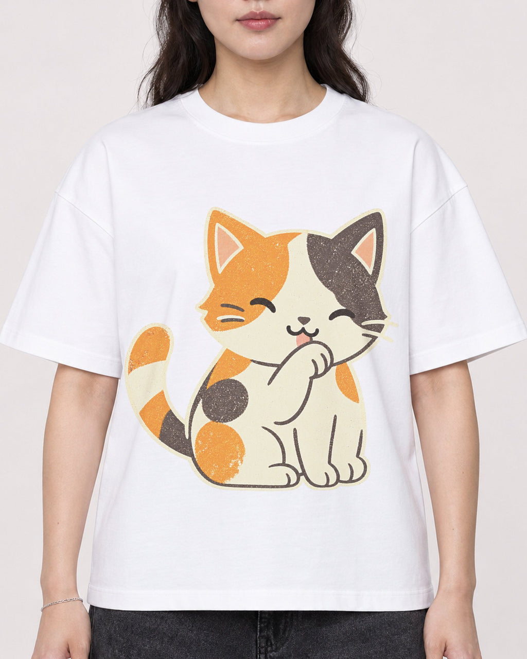 Mockup Boxy Heavyweight Tee White female close-up 03
