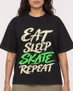 Mockup Boxy Heavyweight Tee Black female close-up 06