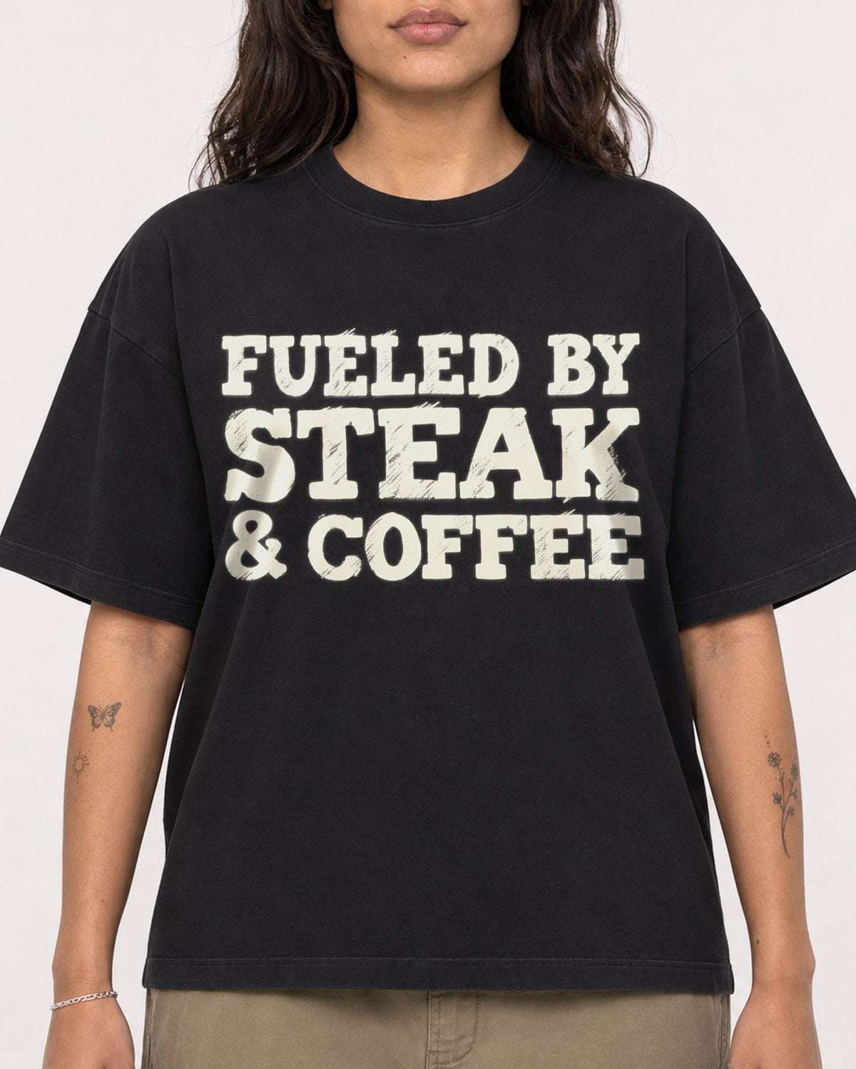 Mockup Boxy Heavyweight Tee Black female close-up 06