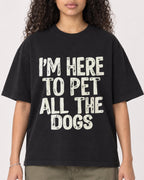 Mockup Boxy Heavyweight Tee Black female close-up 10