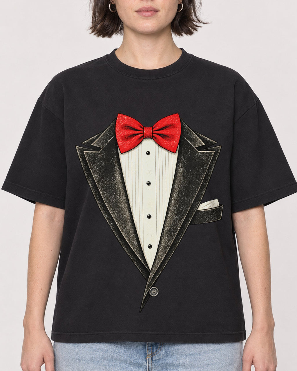 Mockup Boxy Heavyweight Tee Black female close-up 39