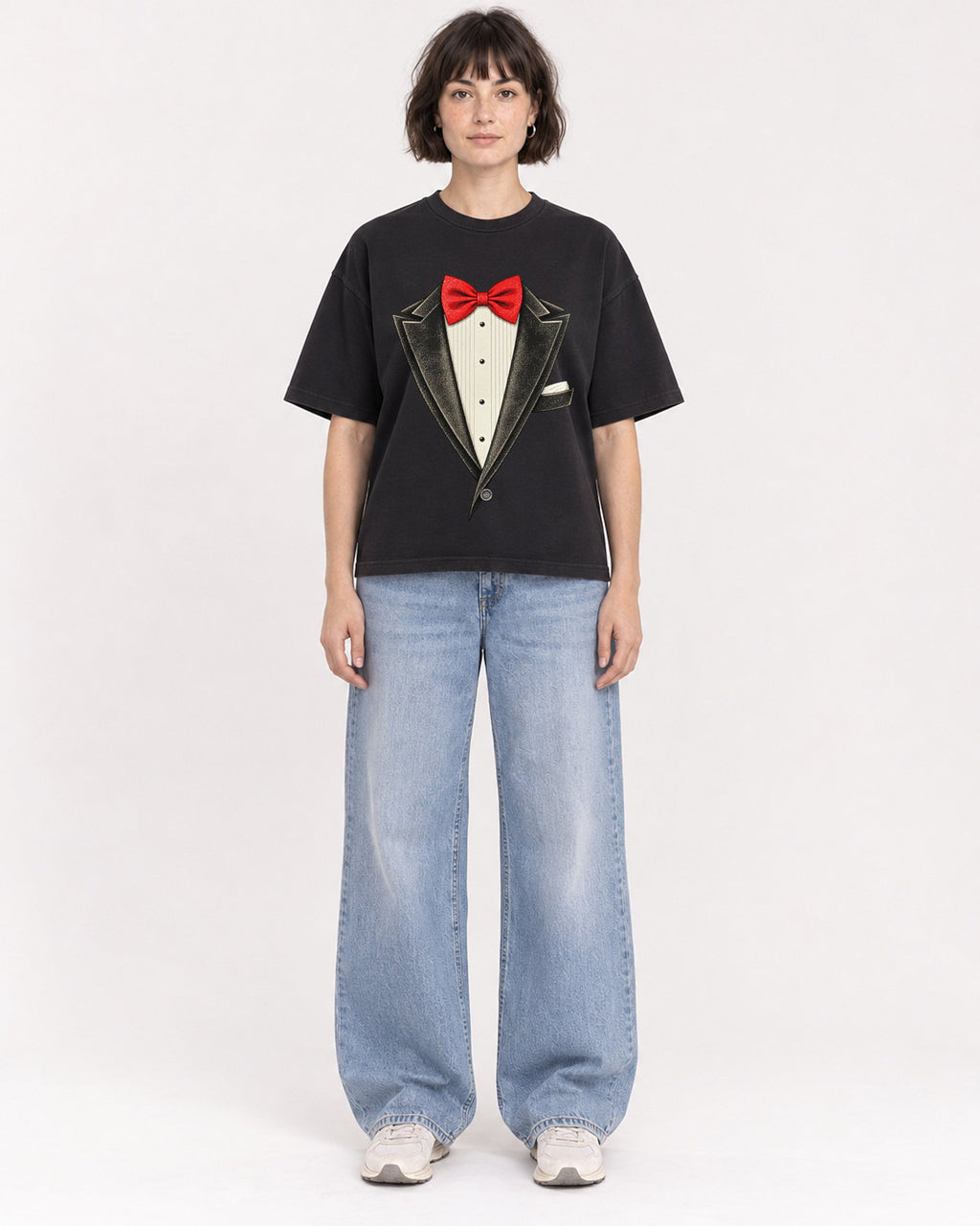 Mockup Boxy Heavyweight Tee Black female full-body 39
