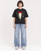 Mockup Boxy Heavyweight Tee Black female full-body 39