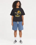 Mockup Boxy Heavyweight Tee Black female full-body 05