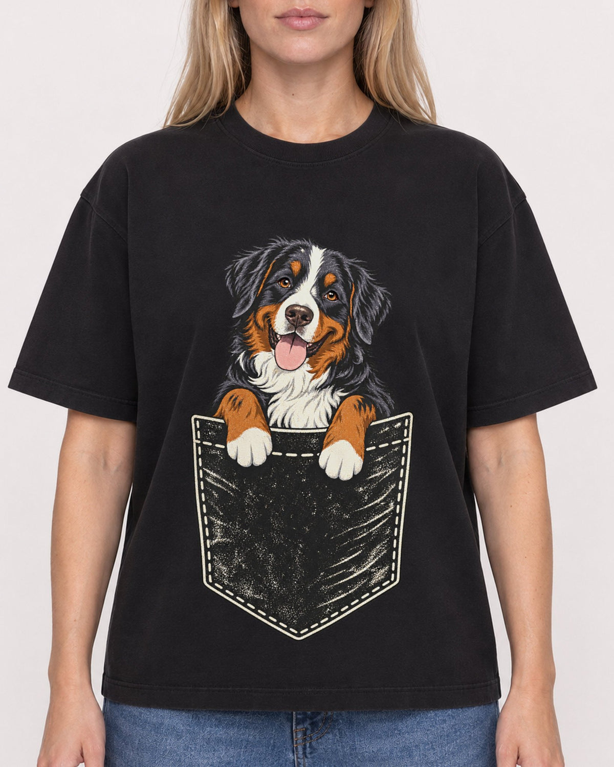 Mockup Boxy Heavyweight Tee Black female close-up 08