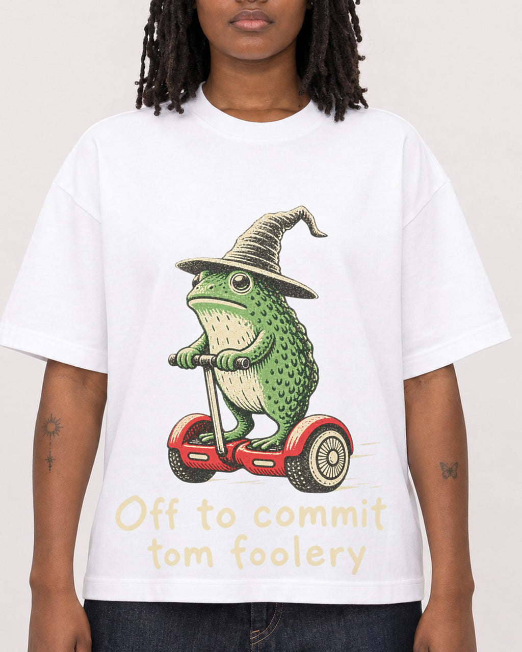 Mockup Boxy Heavyweight Tee White female close-up 24
