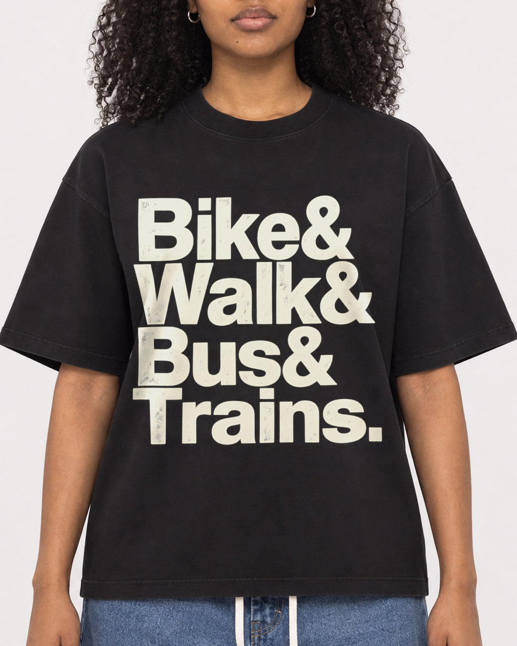 Mockup Boxy Heavyweight Tee Black female close-up 05