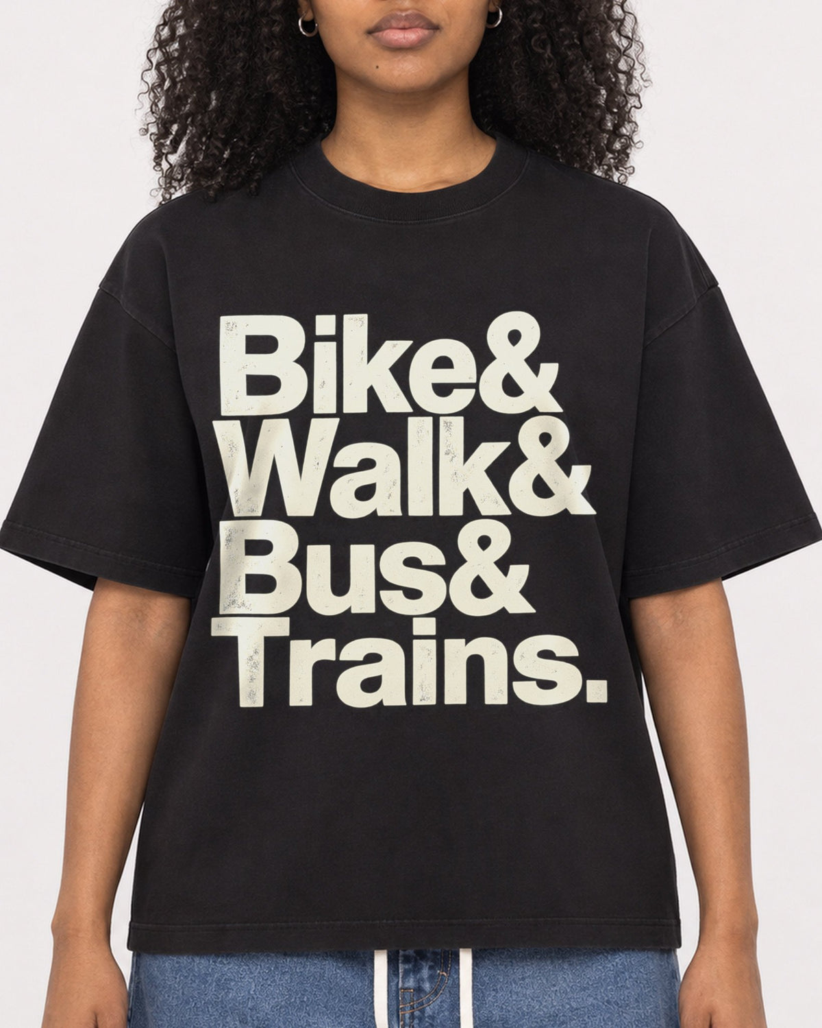 Mockup Boxy Heavyweight Tee Black female close-up 05
