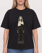 Mockup Boxy Heavyweight Tee Black female close-up 08