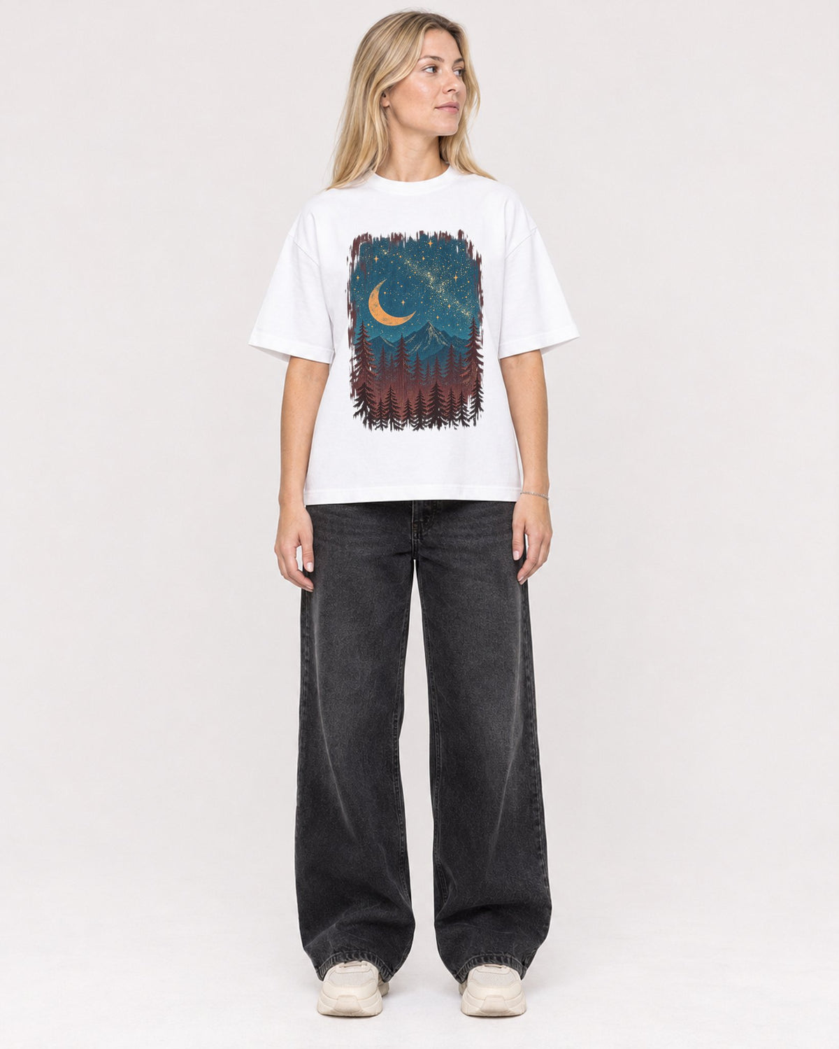 Mockup Boxy Heavyweight Tee White female full-body 08