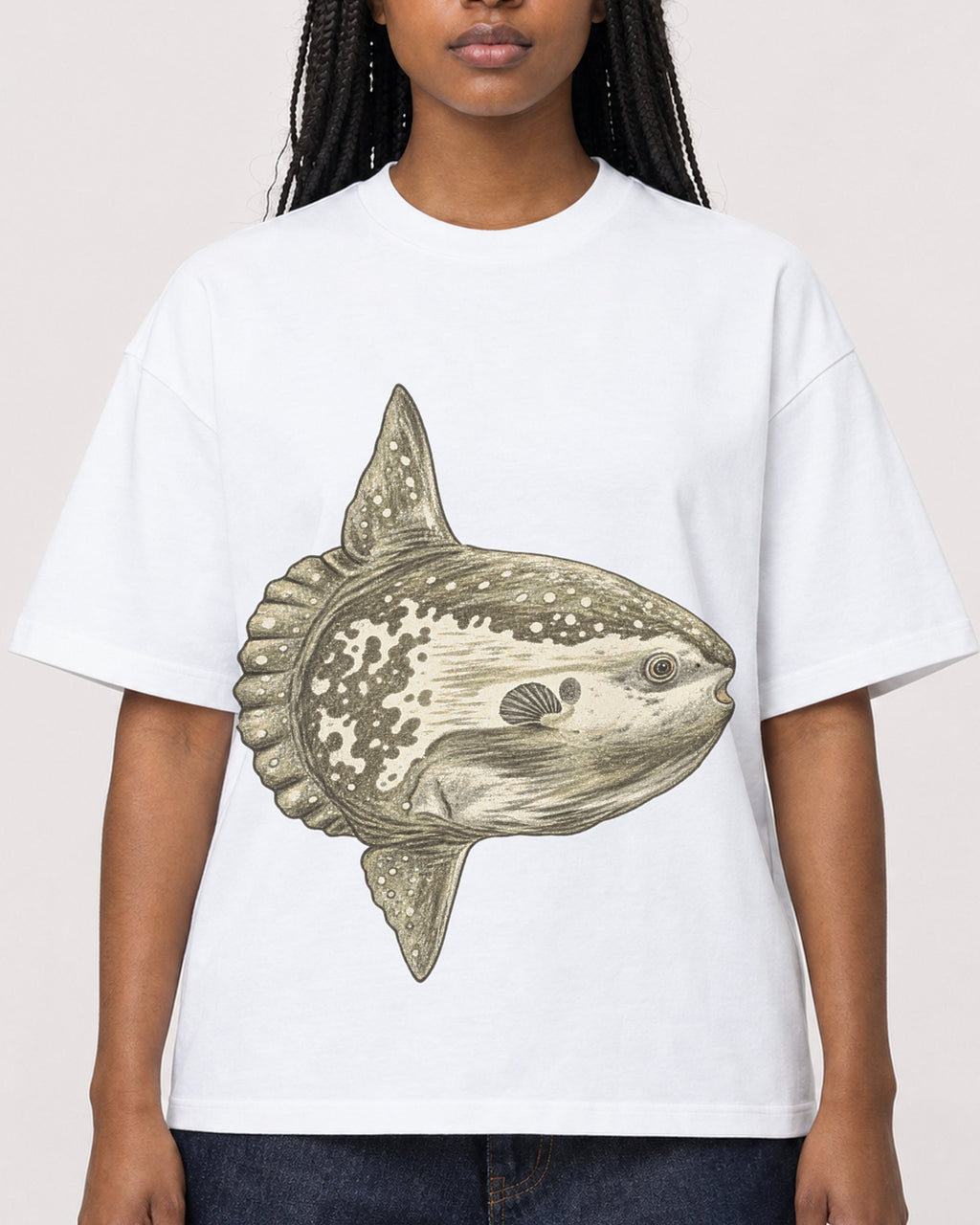 Mockup Boxy Heavyweight Tee White female close-up 04