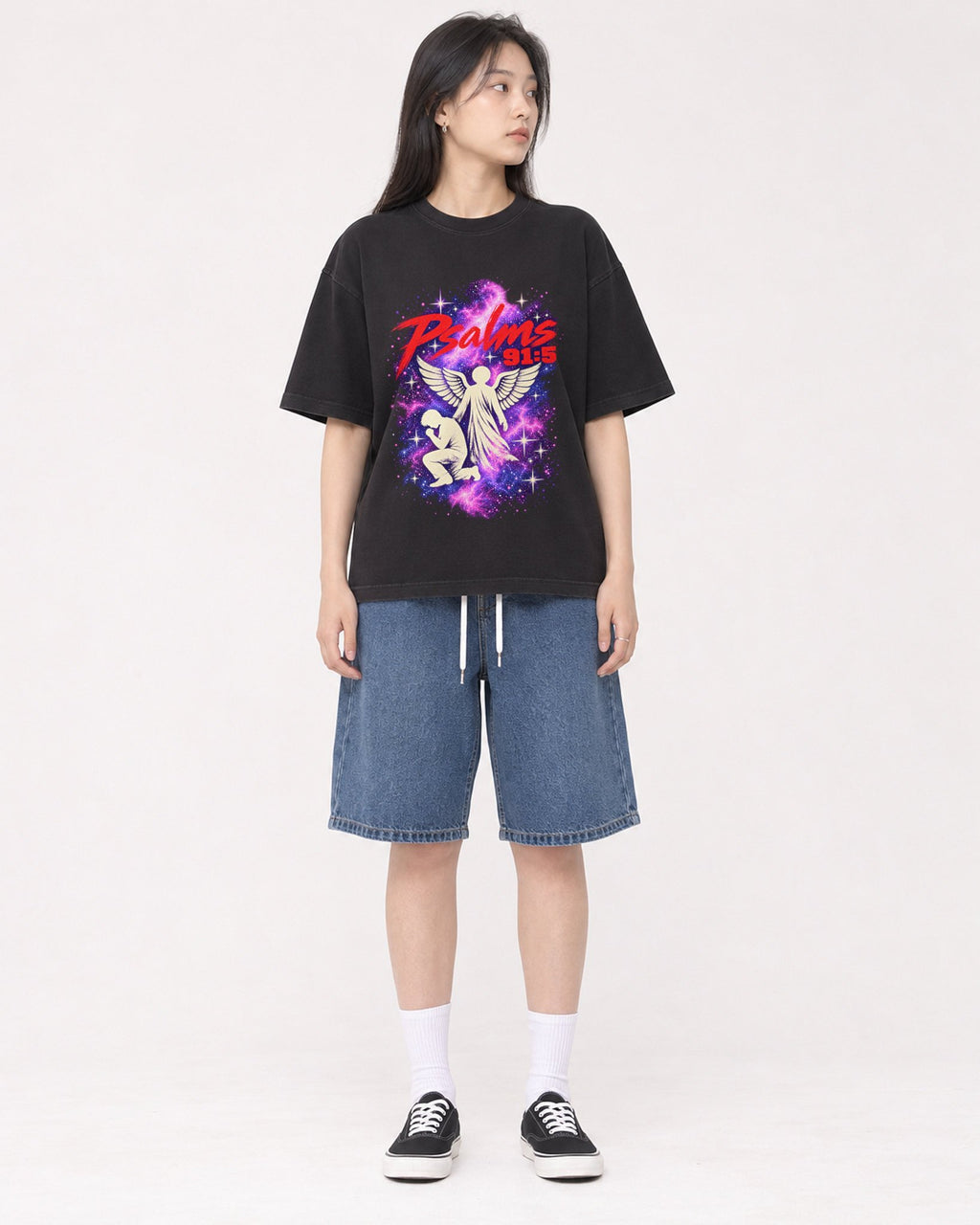 Mockup Boxy Heavyweight Tee Black female full-body 01