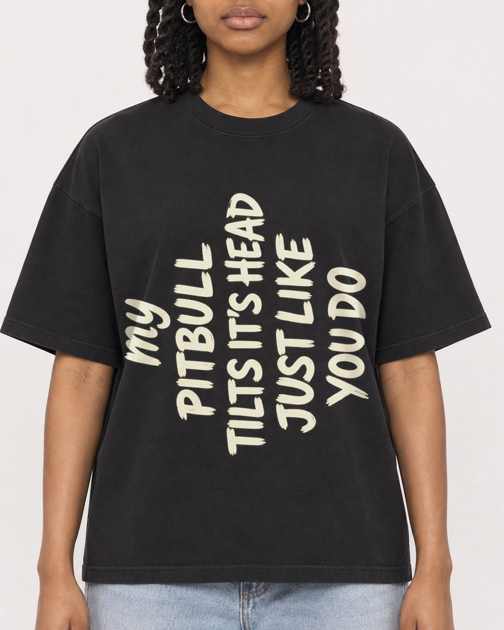Mockup Boxy Heavyweight Tee Black female close-up 15