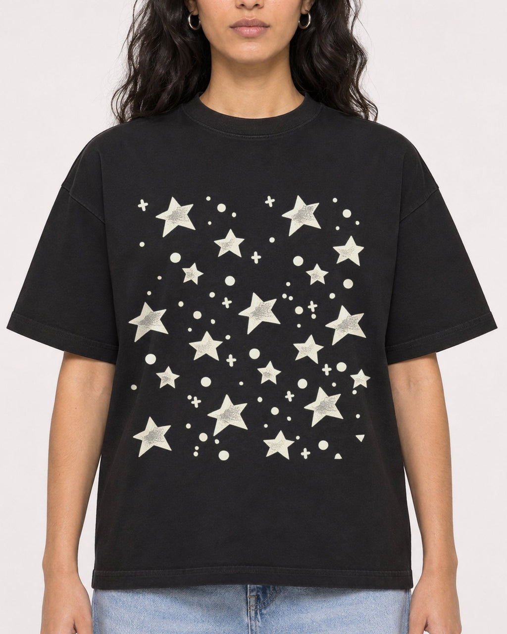Mockup Boxy Heavyweight Tee Black female close-up 07