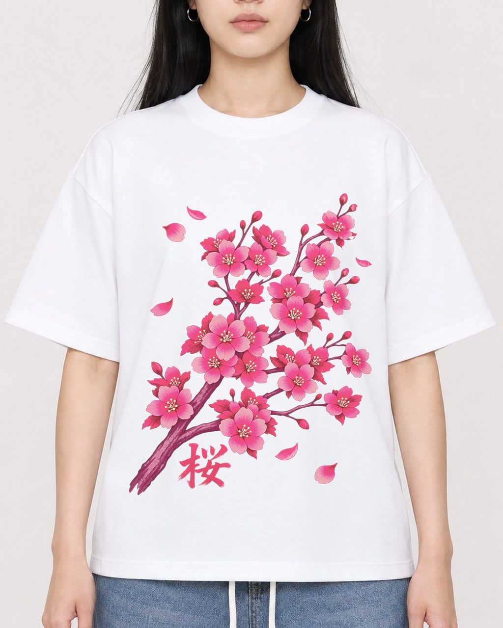 Mockup Boxy Heavyweight Tee White female close-up 01