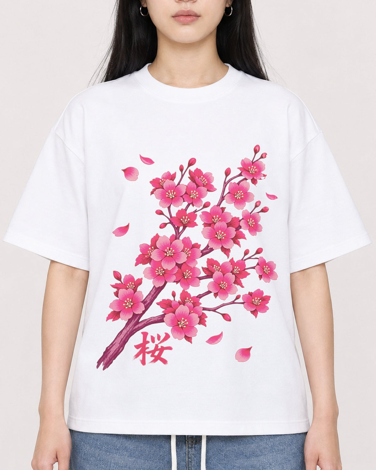 Mockup Boxy Heavyweight Tee White female close-up 01