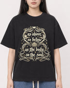 Mockup Boxy Heavyweight Tee Black female close-up 01