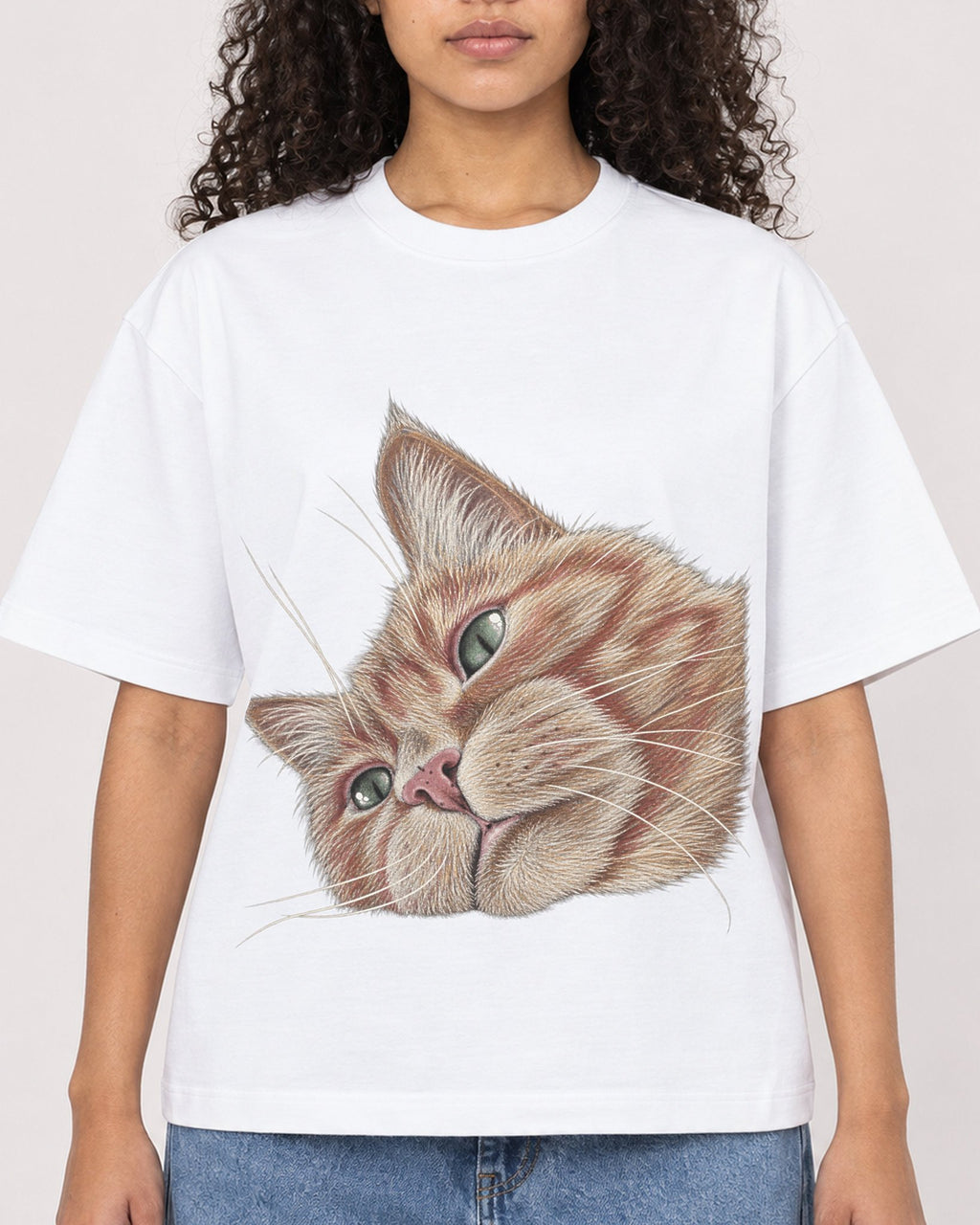 Mockup Boxy Heavyweight Tee White female close-up 10