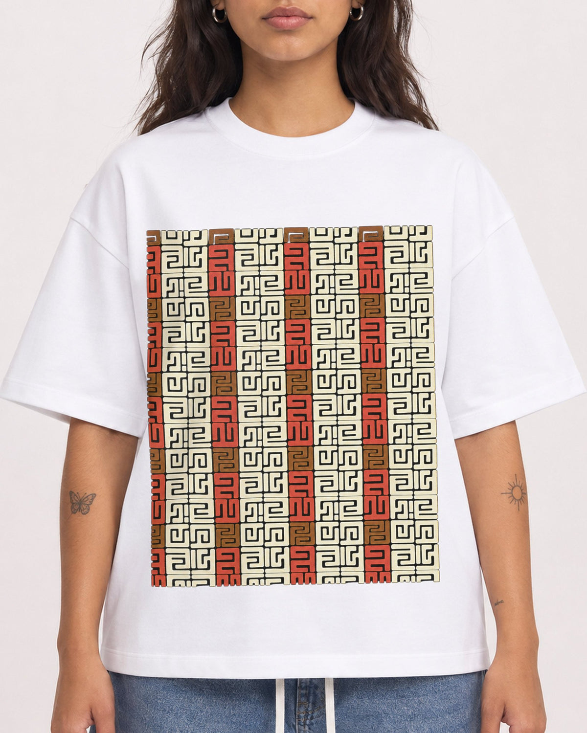 Mockup Boxy Heavyweight Tee White female close-up 06