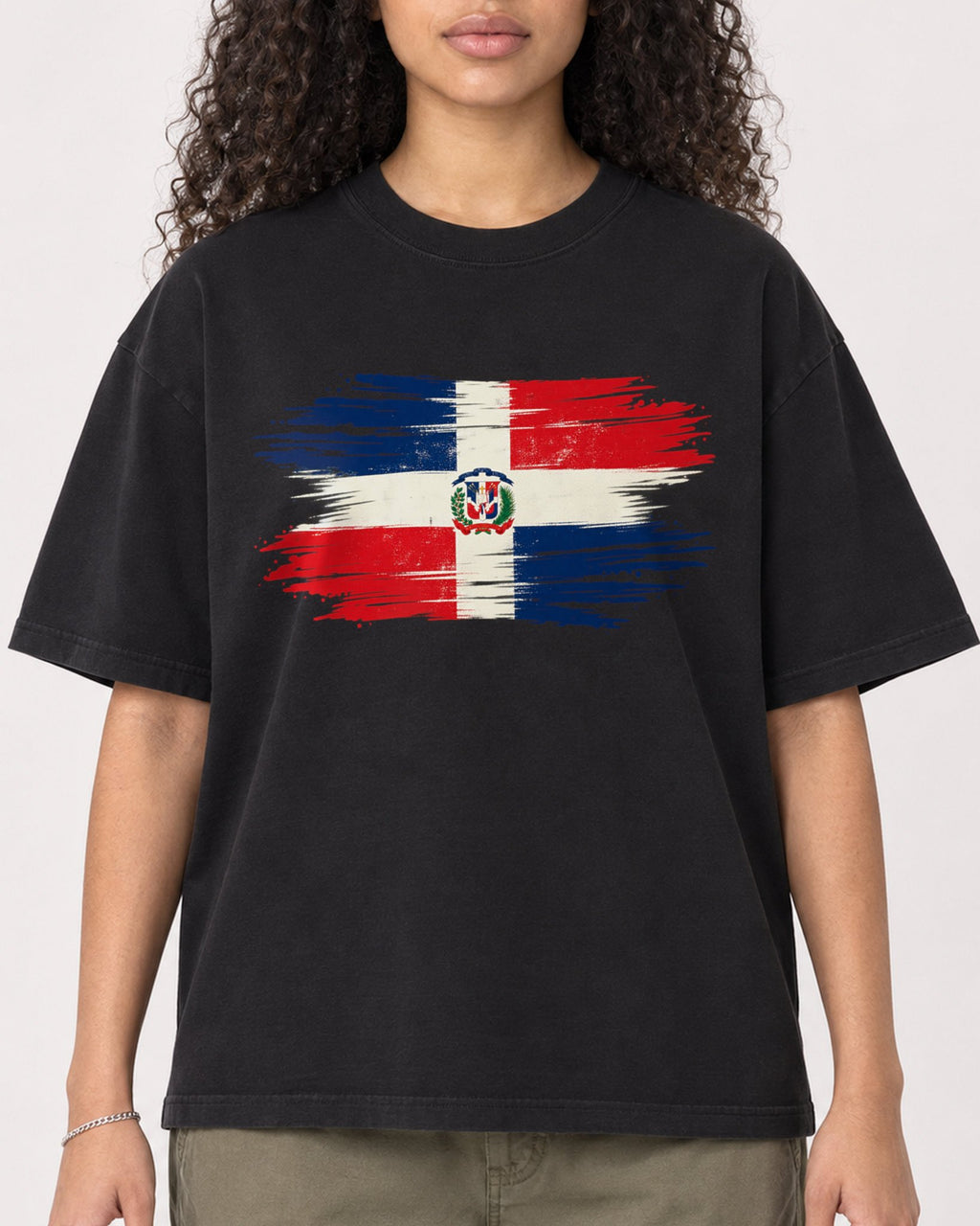 Mockup Boxy Heavyweight Tee Black female close-up 10