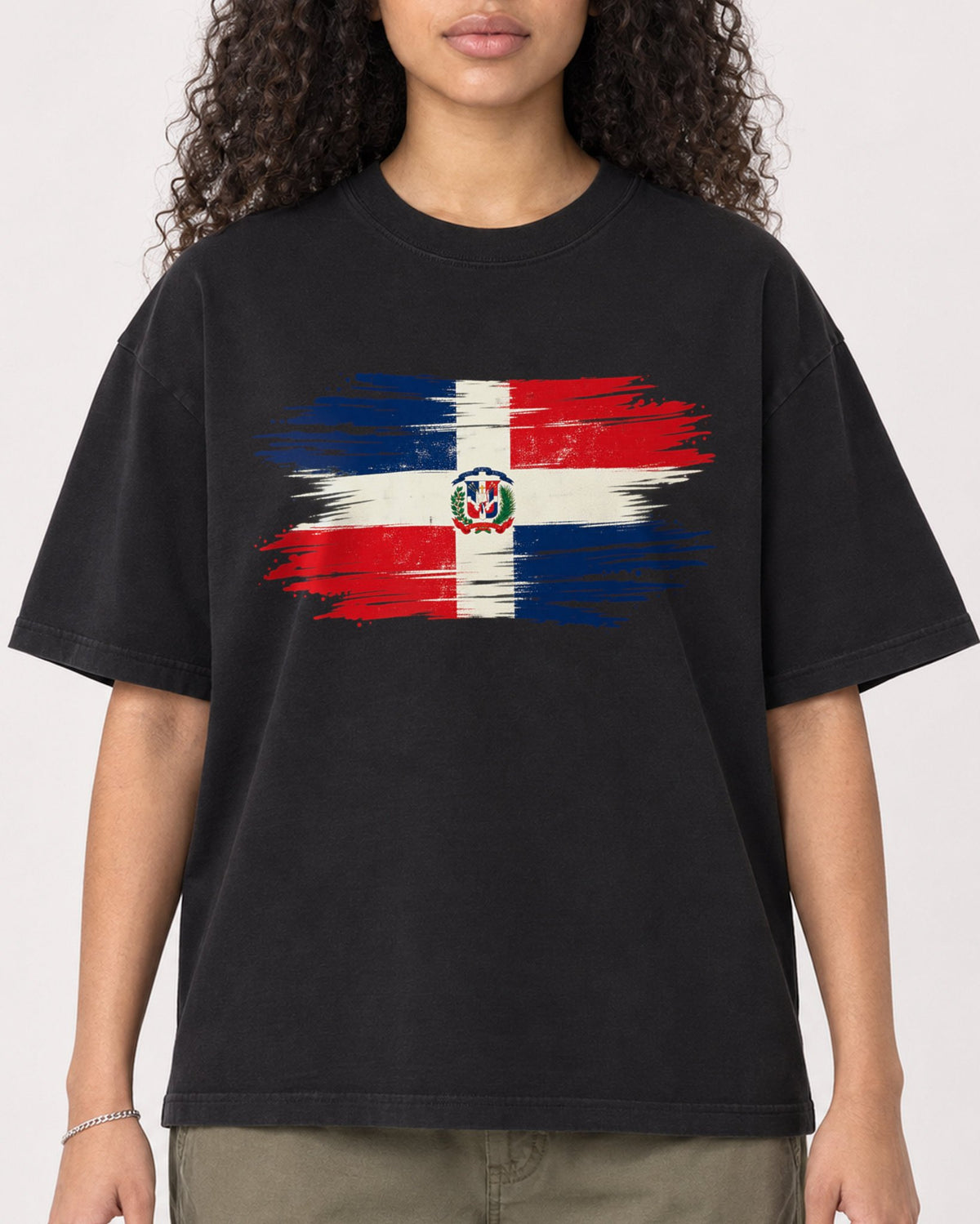 Mockup Boxy Heavyweight Tee Black female close-up 10