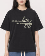 Mockup Boxy Heavyweight Tee Black female close-up 01