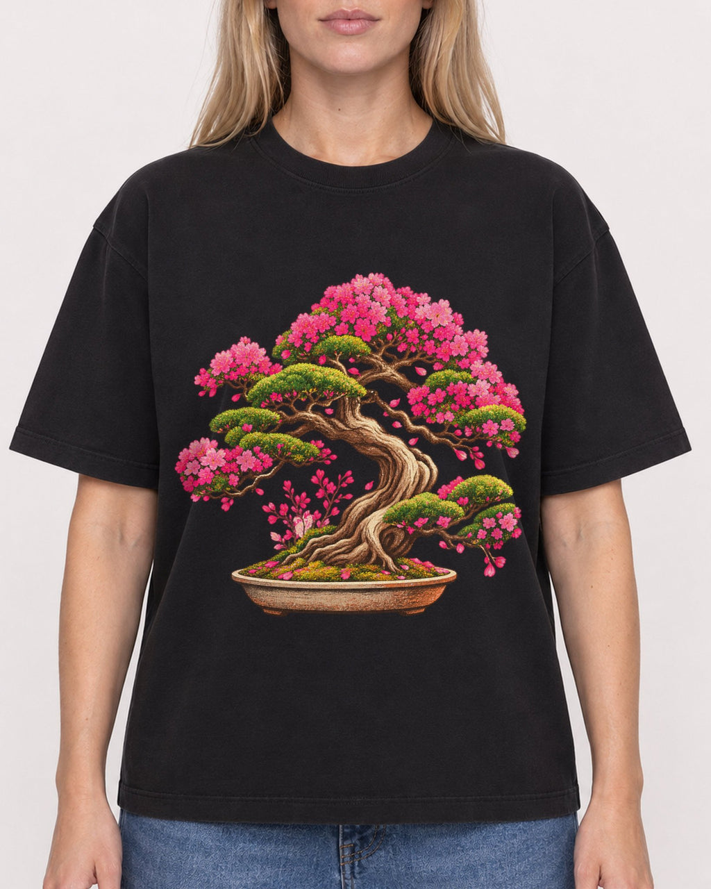 Mockup Boxy Heavyweight Tee Black female close-up 08