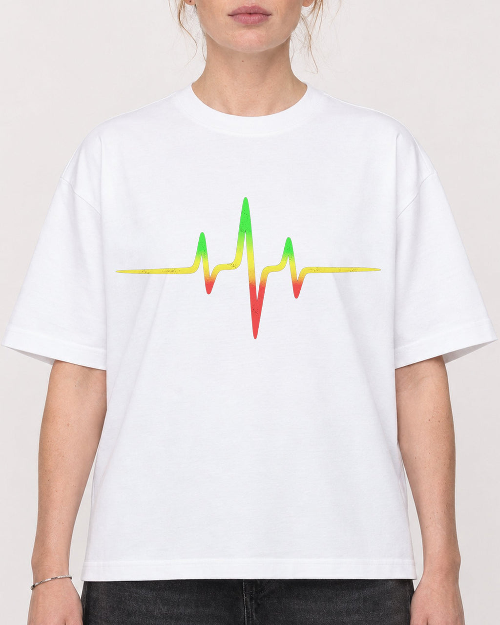 Mockup Boxy Heavyweight Tee White female close-up 28