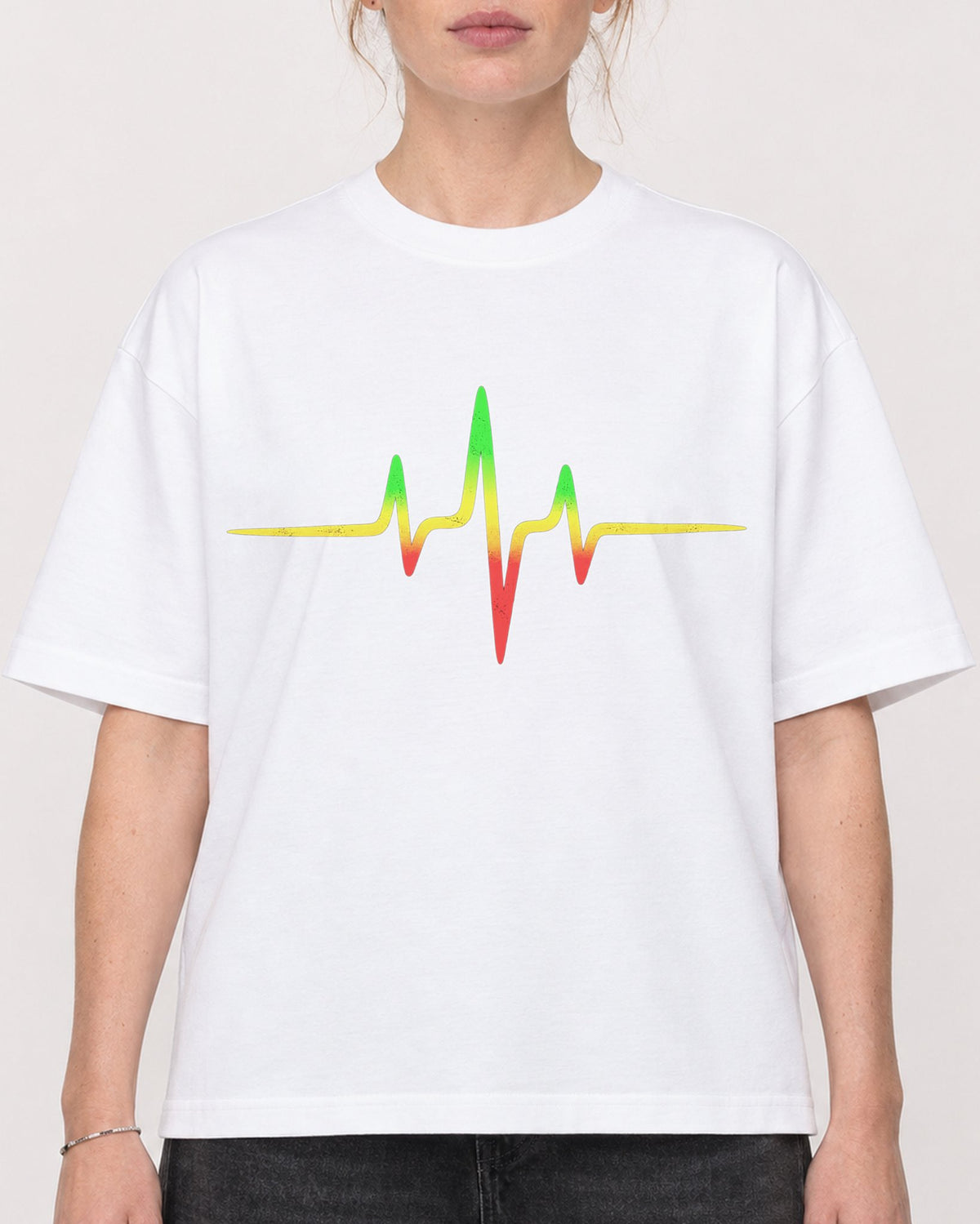 Mockup Boxy Heavyweight Tee White female close-up 28