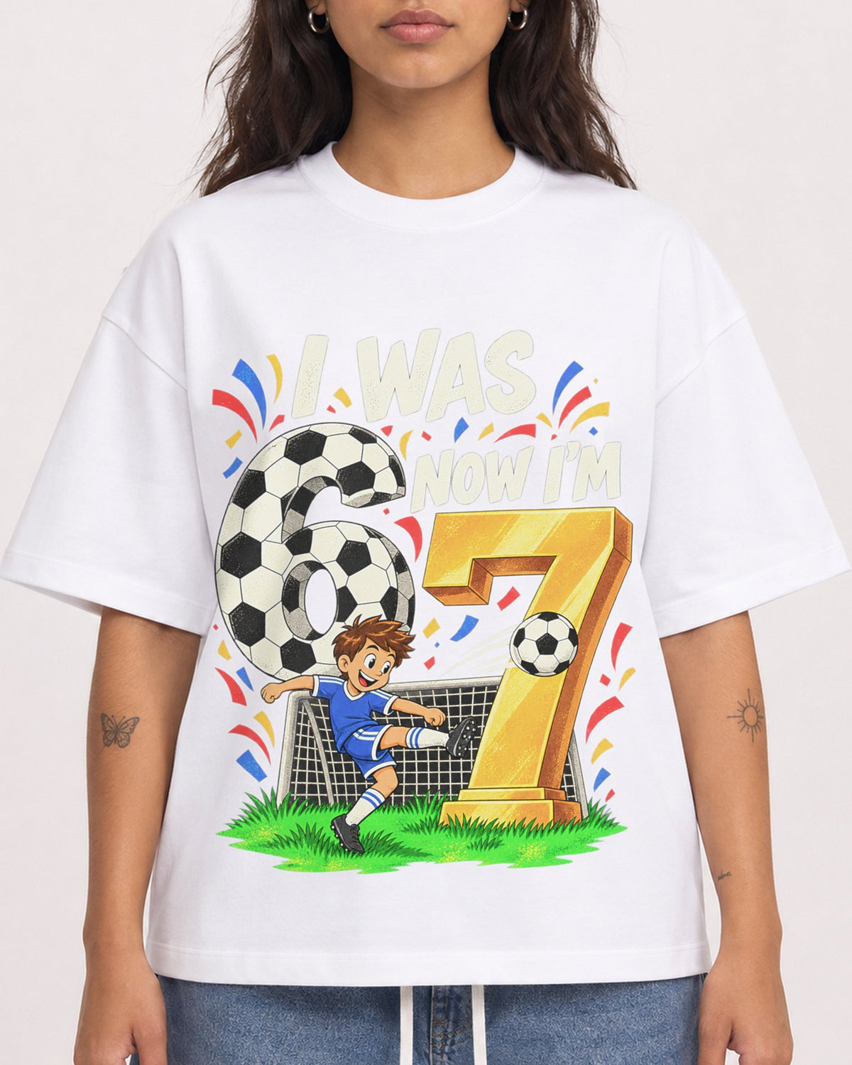 Mockup Boxy Heavyweight Tee White female close-up 06