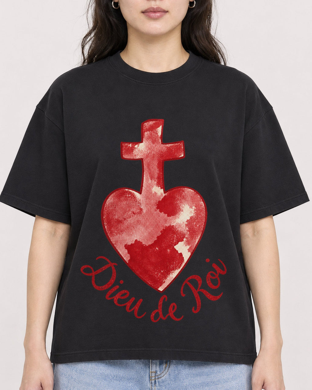 Mockup Boxy Heavyweight Tee Black female close-up 03