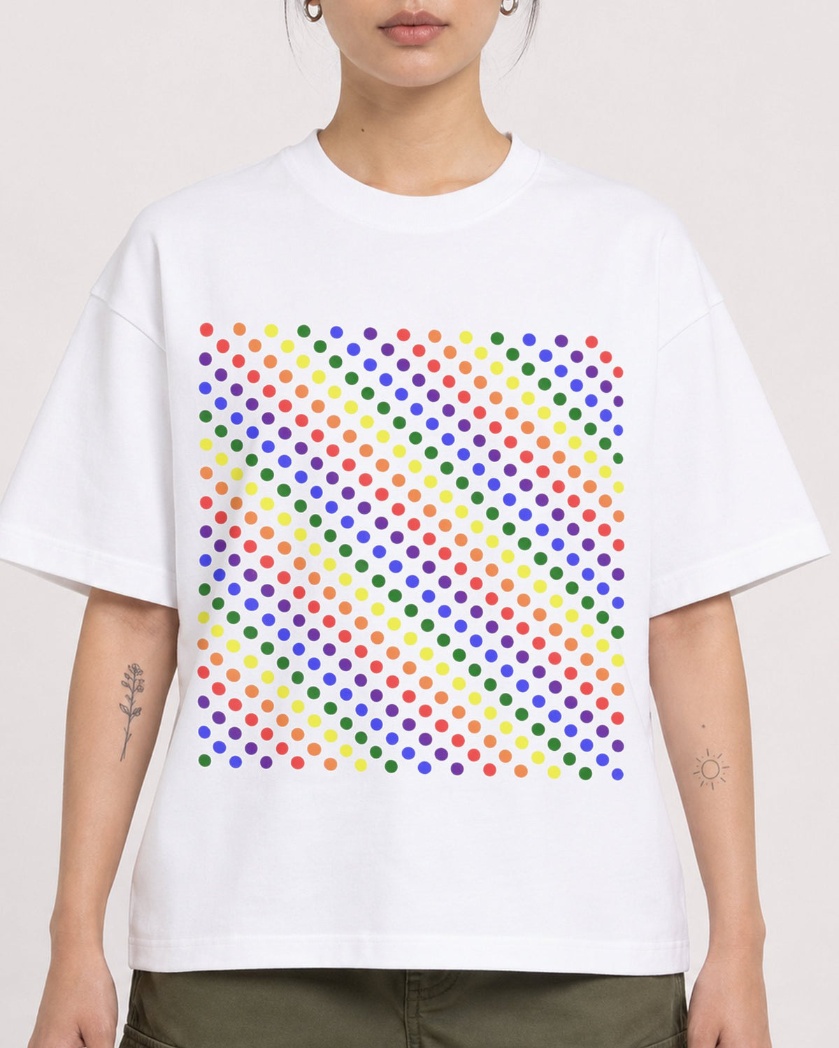 Mockup Boxy Heavyweight Tee White female close-up 12