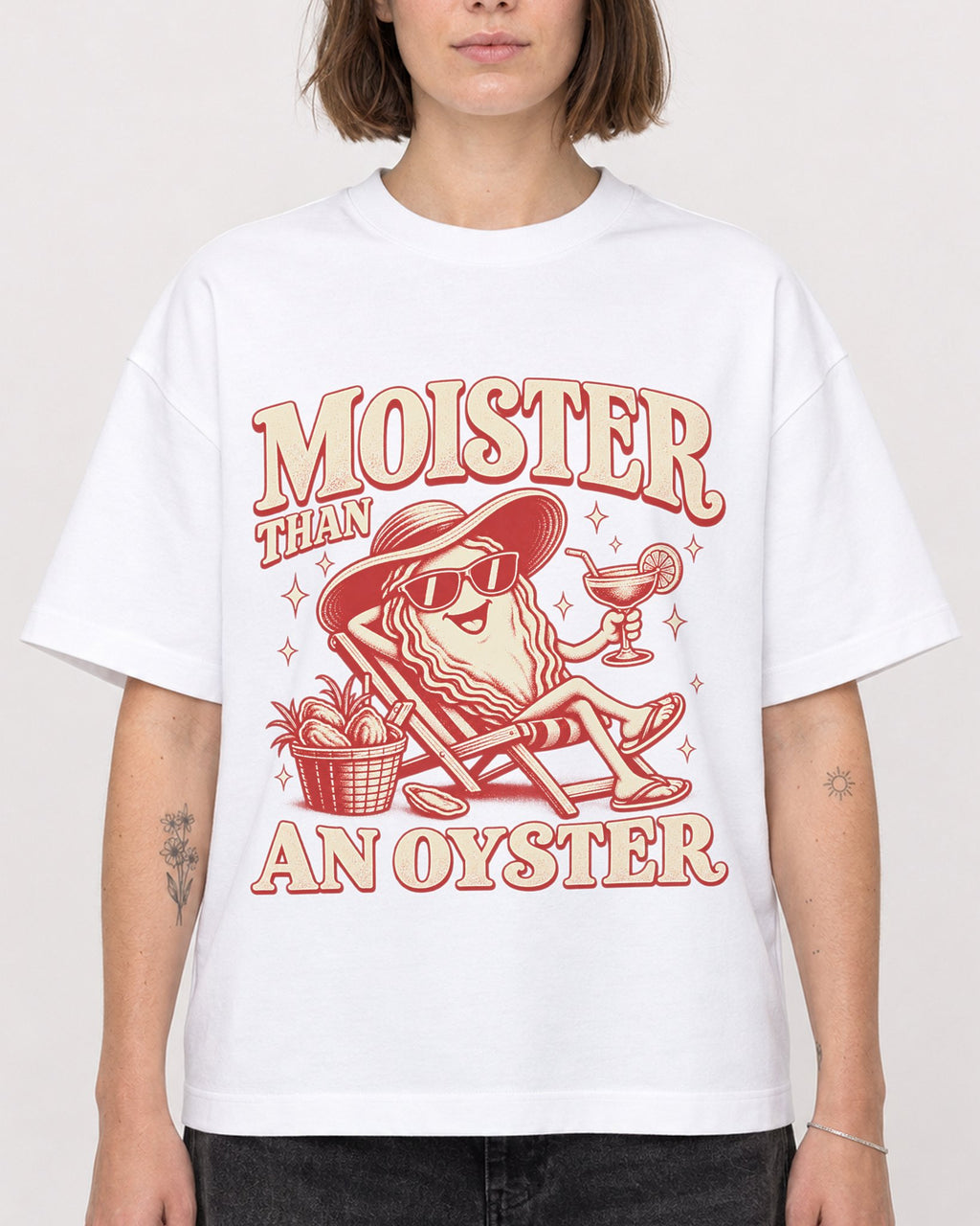 Mockup Boxy Heavyweight Tee White female close-up 18