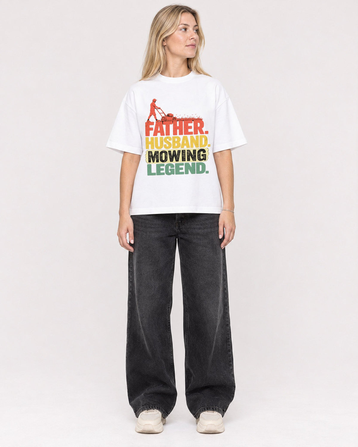 Mockup Boxy Heavyweight Tee White female full-body 08