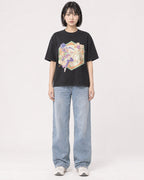 Mockup Boxy Heavyweight Tee Black female full-body 11
