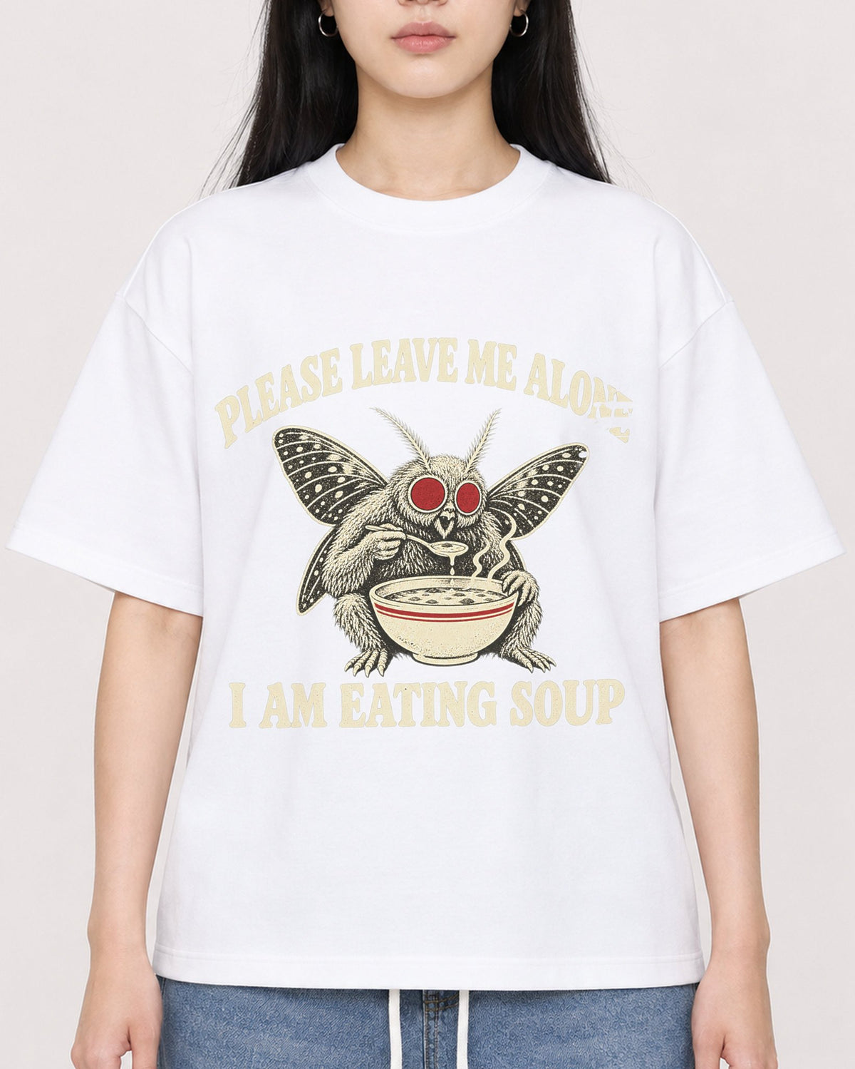 Mockup Boxy Heavyweight Tee White female close-up 01