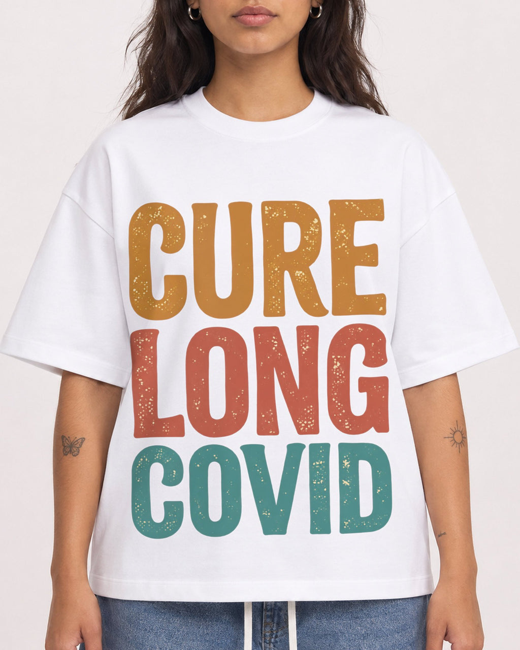 Mockup Boxy Heavyweight Tee White female close-up 06