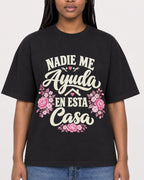 Mockup Boxy Heavyweight Tee Black female close-up 04