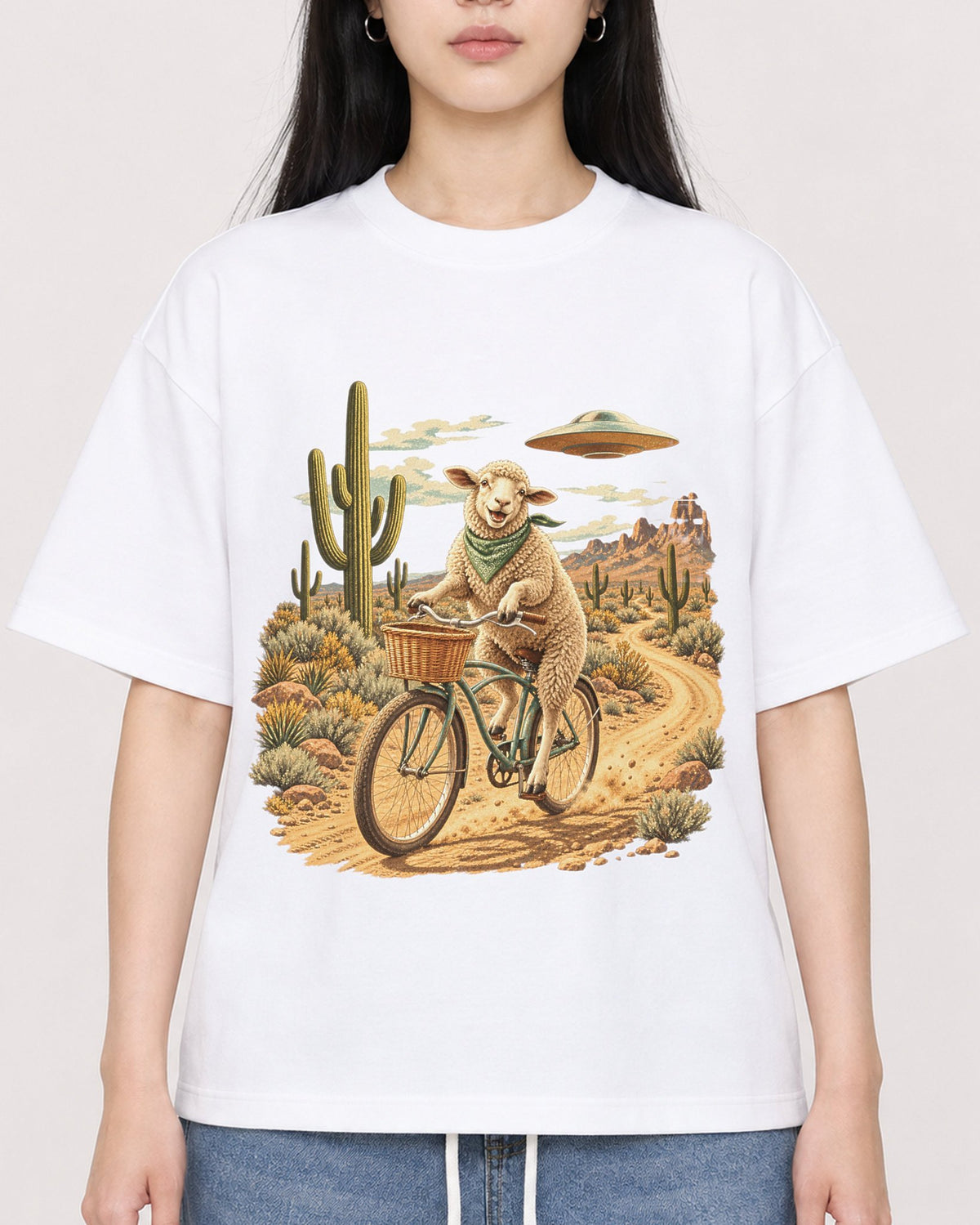 Mockup Boxy Heavyweight Tee White female close-up 01