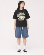 Mockup Boxy Heavyweight Tee Black female full-body 01